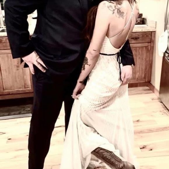 Stunning Beaded Wedding Dress - Picture 13 of 16